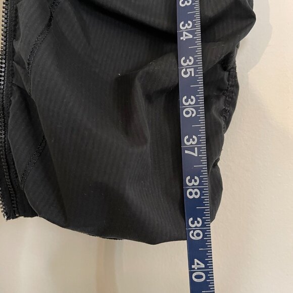 Lululemon Low‑Rise Athletic Pants – XS Fit, Zipper Leg Ends, Elastic Waist - Picture 9 of 11